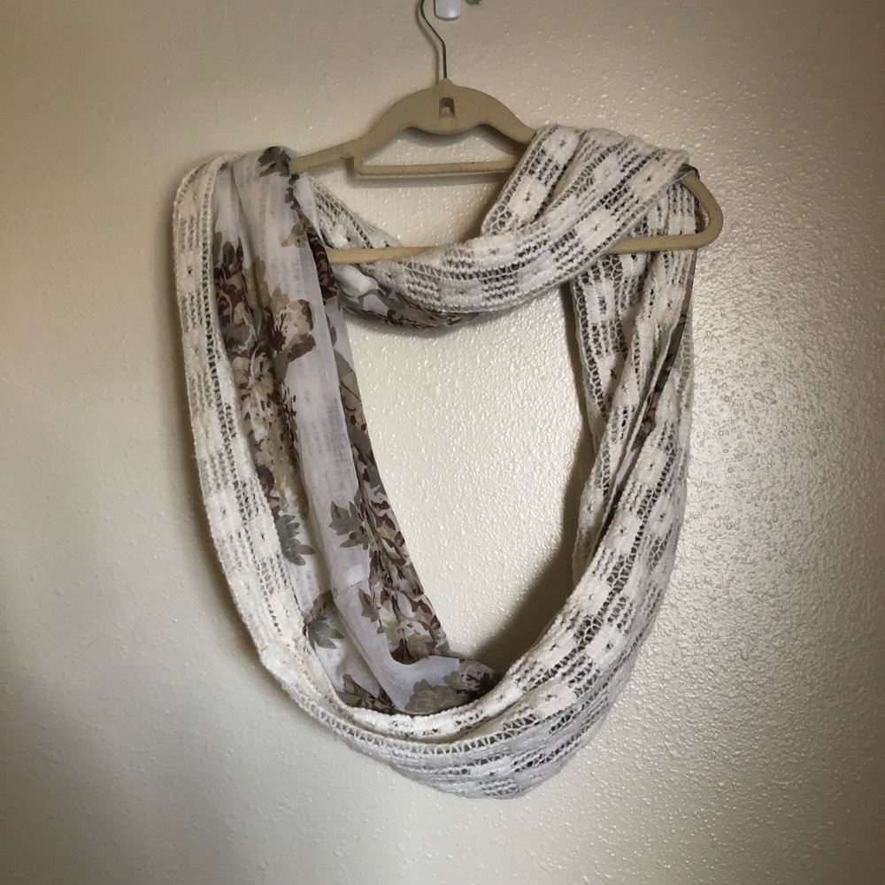Reversible infinity scarf